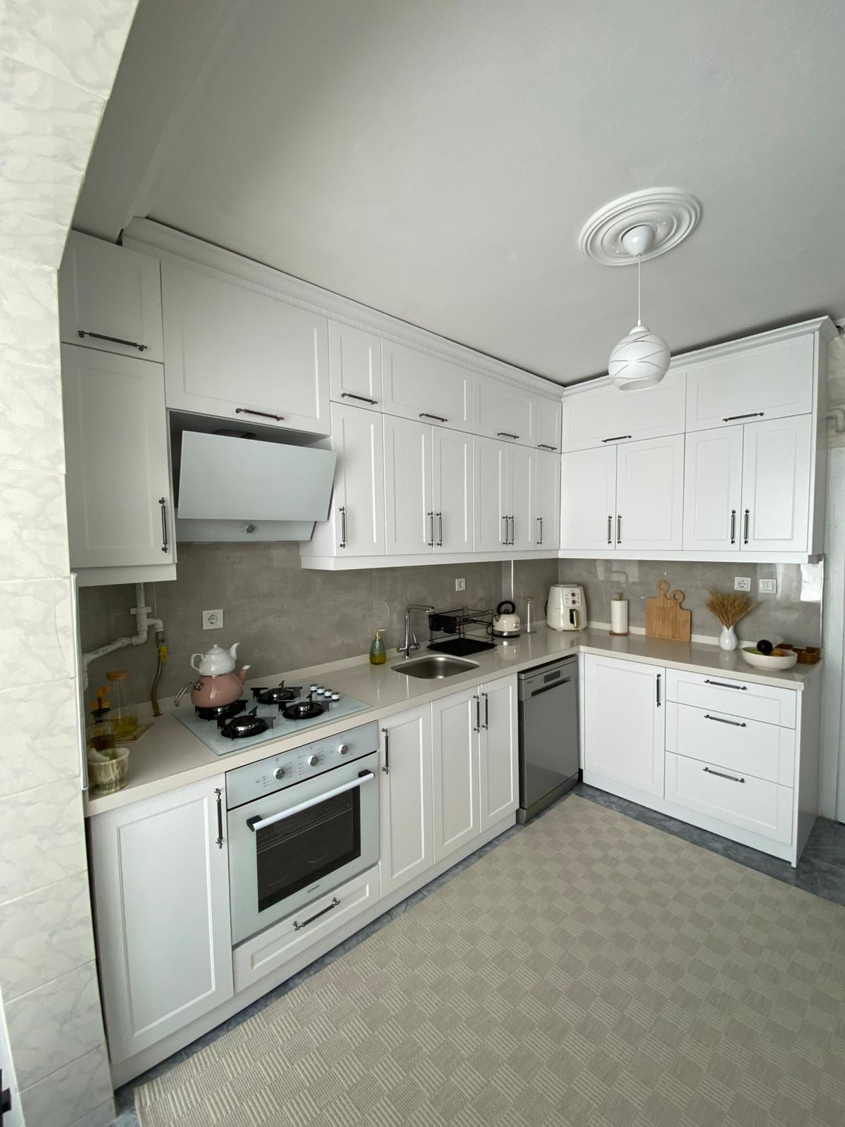 Mat Lake Çerçeveli Mutfak Dolabı